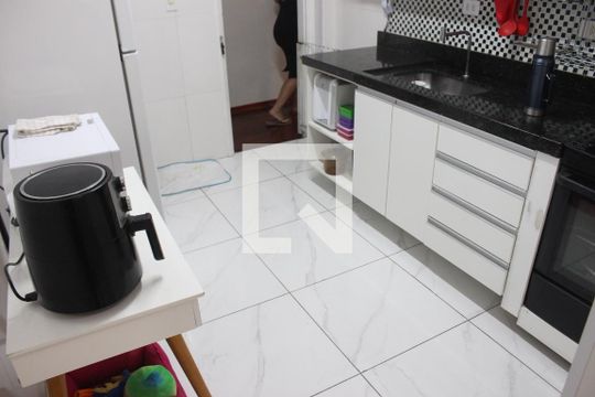 Cozinha de apartamento para alugar com 2 quartos, 116m² em Centro, São Vicente