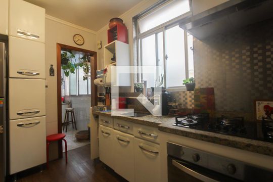 Cozinha de apartamento à venda com 3 quartos, 85m² em Petrópolis, Porto Alegre