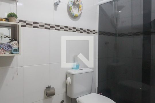 Banheiro de apartamento à venda com 3 quartos, 85m² em Petrópolis, Porto Alegre