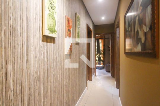 Corredor de apartamento à venda com 3 quartos, 85m² em Petrópolis, Porto Alegre