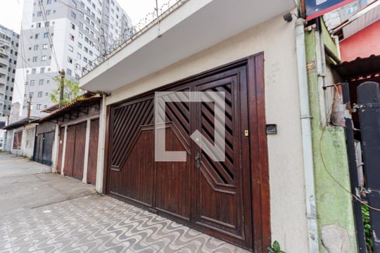 Fachada de casa à venda com 3 quartos, 260m² em Santa Maria, Santo André