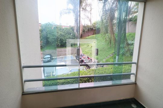 Sala de apartamento para alugar com 2 quartos, 57m² em Veloso, Osasco