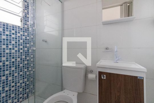 Banheiro de kitnet/studio para alugar com 1 quarto, 17m² em Gopouva, Guarulhos