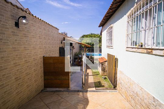 Canil de casa à venda com 5 quartos, 500m² em Vila Nivi, São Paulo