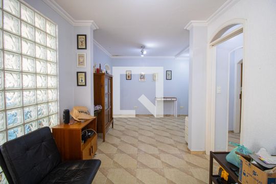 Casa à venda com 5 quartos, 500m² em Vila Nivi, São Paulo