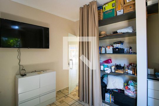 Quarto 4 de casa à venda com 5 quartos, 500m² em Vila Nivi, São Paulo