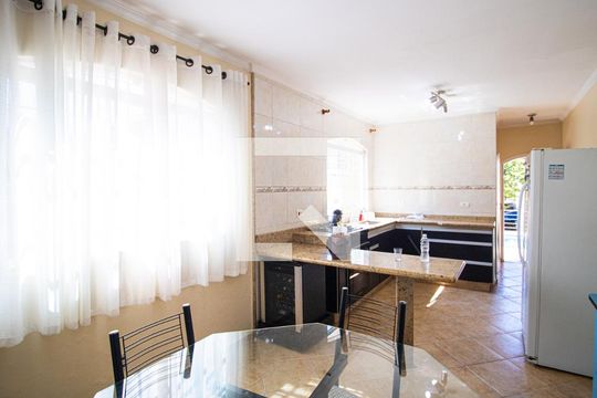 Cozinha de casa à venda com 5 quartos, 500m² em Vila Nivi, São Paulo