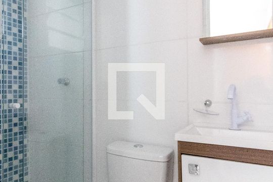 Banheiro de kitnet/studio para alugar com 1 quarto, 17m² em Gopouva, Guarulhos