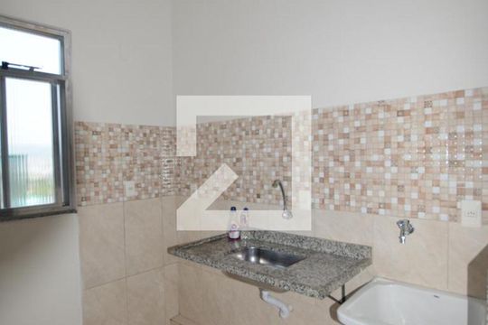 Sala/Cozinha de apartamento para alugar com 1 quarto, 45m² em Brás de Pina, Rio de Janeiro