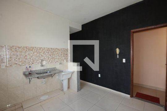 Sala/Cozinha de apartamento para alugar com 1 quarto, 45m² em Brás de Pina, Rio de Janeiro