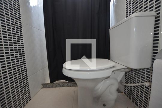 Banheiro de apartamento para alugar com 1 quarto, 45m² em Brás de Pina, Rio de Janeiro