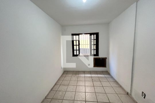 Quarto 1 de casa para alugar com 3 quartos, 94m² em Vila Valqueire, Rio de Janeiro