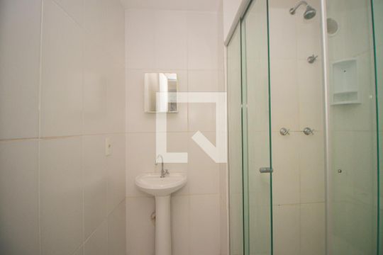 Banheiro de apartamento para alugar com 2 quartos, 49m² em Jardim Planalto, Porto Alegre