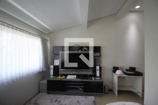 Sala de TV de casa à venda com 4 quartos, 300m² em Jardim Prudência, São Paulo
