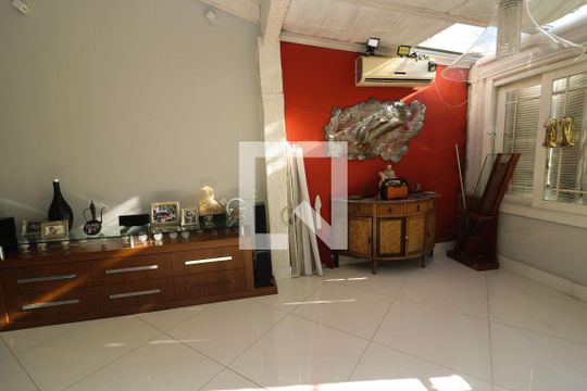Sala de casa de condomínio à venda com 3 quartos, 620m² em Santa Tereza, Porto Alegre