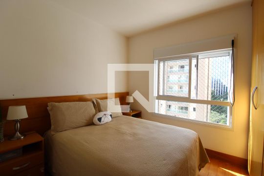 Quarto Suíte de apartamento à venda com 2 quartos, 76m² em Vila Olímpia, São Paulo