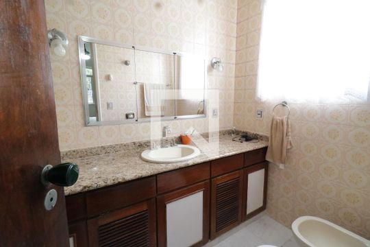 Banheiro da Suíte  de casa à venda com 4 quartos, 190m² em Jardim Guanabara, Rio de Janeiro