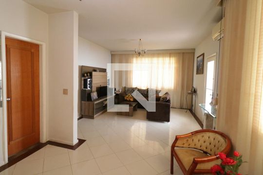 Sala de casa à venda com 4 quartos, 190m² em Jardim Guanabara, Rio de Janeiro