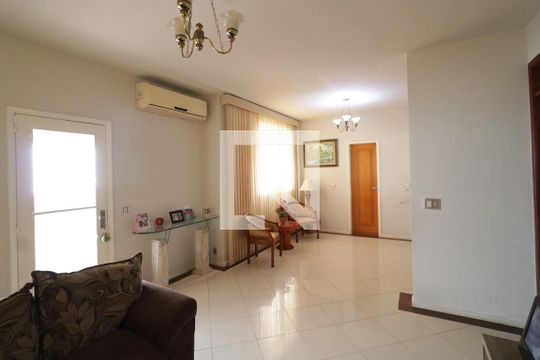 Sala de casa à venda com 4 quartos, 190m² em Jardim Guanabara, Rio de Janeiro
