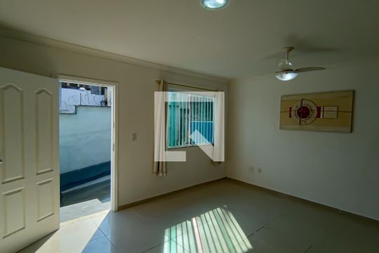 sala de casa para alugar com 4 quartos, 216m² em Pechincha, Rio de Janeiro