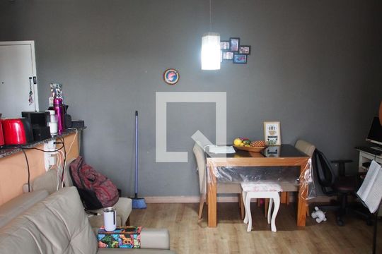 Sala de apartamento à venda com 2 quartos, 70m² em Vila das Hortências, Jundiaí