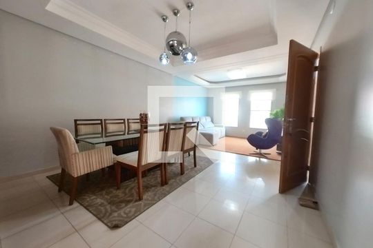 Sala de casa à venda com 3 quartos, 108m² em Vila Pereira Barreto, São Paulo