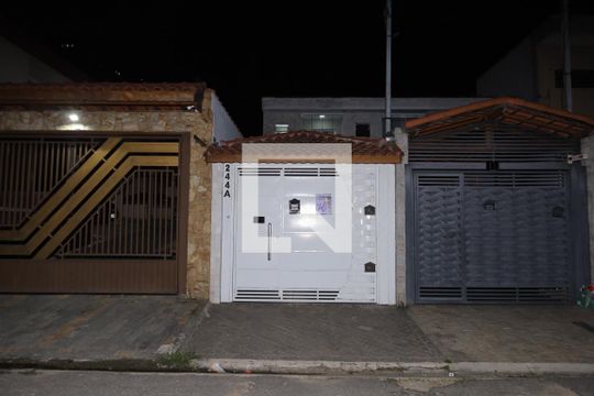 Fachada de casa à venda com 3 quartos, 150m² em Itaquera, São Paulo