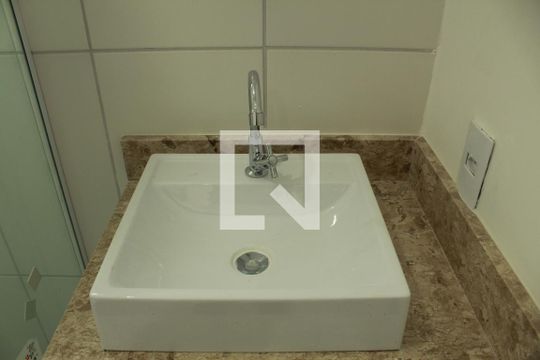 Banheiro de apartamento à venda com 2 quartos, 34m² em Barra Funda, São Paulo