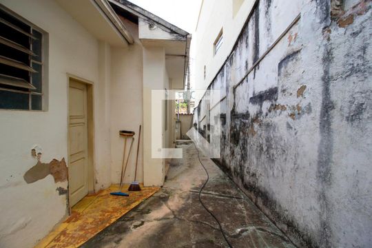 Área externa de casa à venda com 2 quartos, 1480m² em Sagrada Família, Belo Horizonte