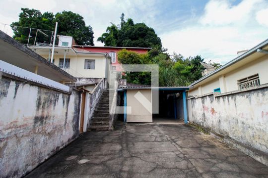 Área externa de casa à venda com 2 quartos, 1480m² em Sagrada Família, Belo Horizonte