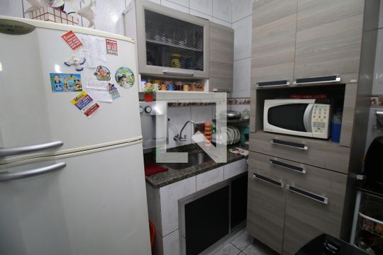Cozinha de apartamento à venda com 1 quarto, 48m² em Penha, Rio de Janeiro