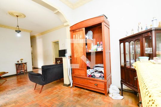 Quarto de casa à venda com 3 quartos, 360m² em São Lucas, Belo Horizonte
