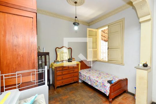 Quarto de casa à venda com 3 quartos, 360m² em São Lucas, Belo Horizonte