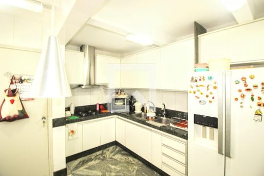 Cozinha de apartamento à venda com 3 quartos, 115m² em Colégio Batista, Belo Horizonte