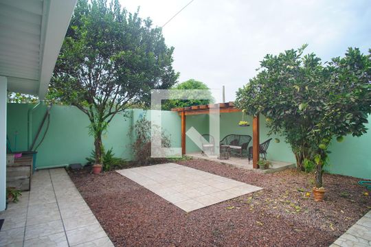 Quintal de casa à venda com 3 quartos, 195m² em Hamburgo Velho, Novo Hamburgo