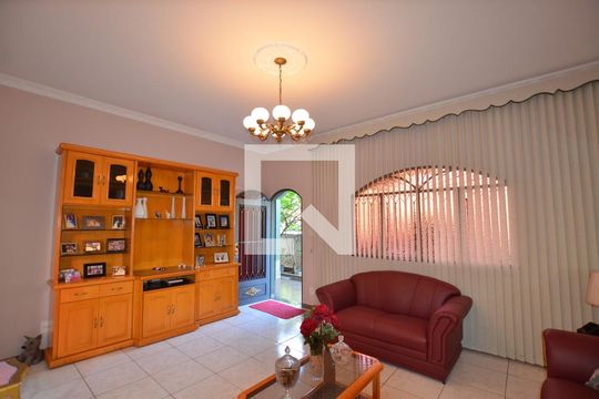 Sala de casa à venda com 3 quartos, 500m² em Inhaúma, Rio de Janeiro