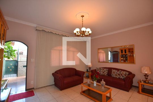 Casa à venda com 3 quartos, 500m² em Inhaúma, Rio de Janeiro