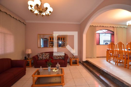 Sala de casa à venda com 3 quartos, 500m² em Inhaúma, Rio de Janeiro