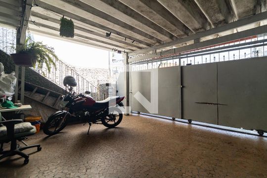 Garagem de casa à venda com 3 quartos, 139m² em Vila Moraes, São Paulo