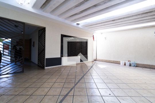 Garagem de casa à venda com 2 quartos, 232m² em Vila Graciosa, São Paulo
