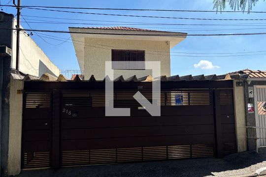 Fachada de casa à venda com 2 quartos, 232m² em Vila Graciosa, São Paulo