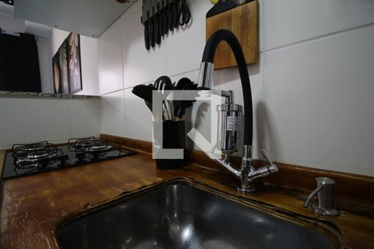 Cozinha de apartamento para alugar com 1 quarto, 26m² em Vila Ema, São Paulo