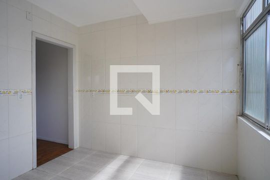 Cozinha de apartamento à venda com 1 quarto, 52m² em Vila Ipiranga, Porto Alegre
