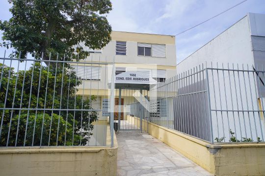 Fachada de apartamento à venda com 1 quarto, 52m² em Vila Ipiranga, Porto Alegre
