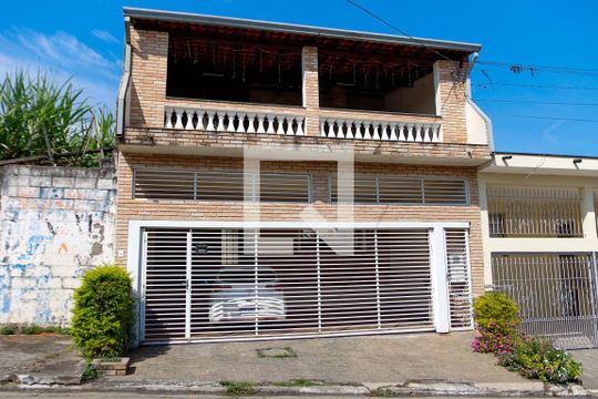 Fachada de casa à venda com 3 quartos, 203m² em Quitaúna, Osasco