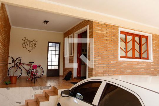 Garagem de casa à venda com 3 quartos, 203m² em Quitaúna, Osasco