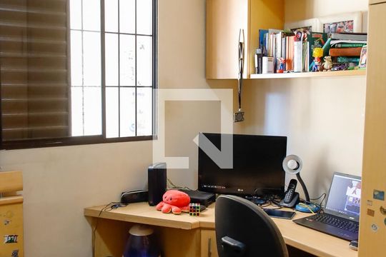 Quarto 2 de casa à venda com 3 quartos, 203m² em Quitaúna, Osasco