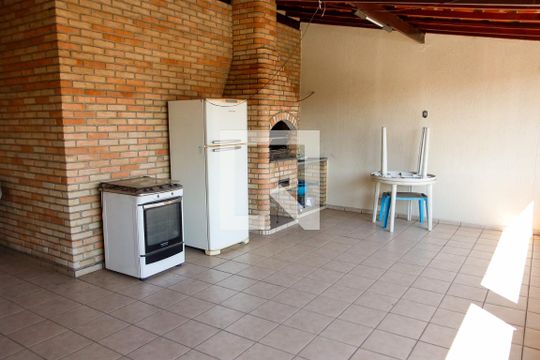 Sacada de casa à venda com 3 quartos, 203m² em Quitaúna, Osasco
