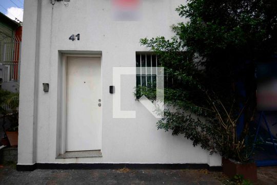Fachada de casa à venda com 4 quartos, 200m² em Vila Clementino, São Paulo