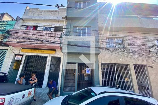 Fachada de casa para alugar com 1 quarto, 40m² em Vila Bancaria, São Paulo